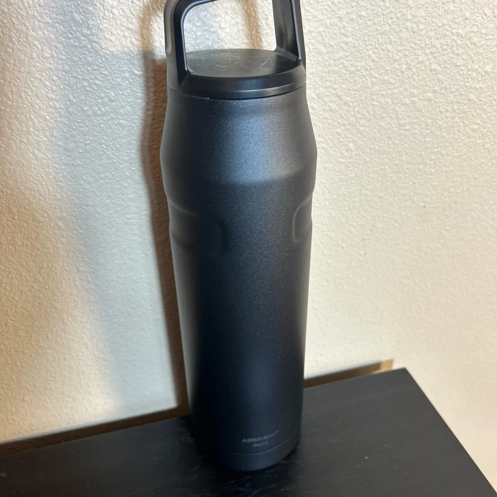 Stanley IceFlow AeroLight Vacuum Water Bottle w/ Fast Flow Lid [36 oz.] [Black] - Picture 4 of 12